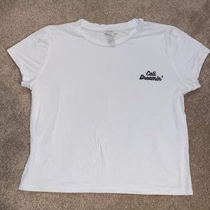 White “cali dreaming” tee